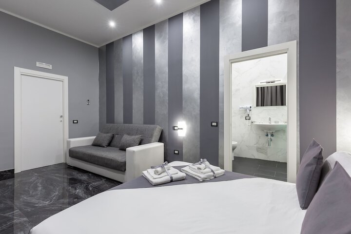 Room 5 of 93