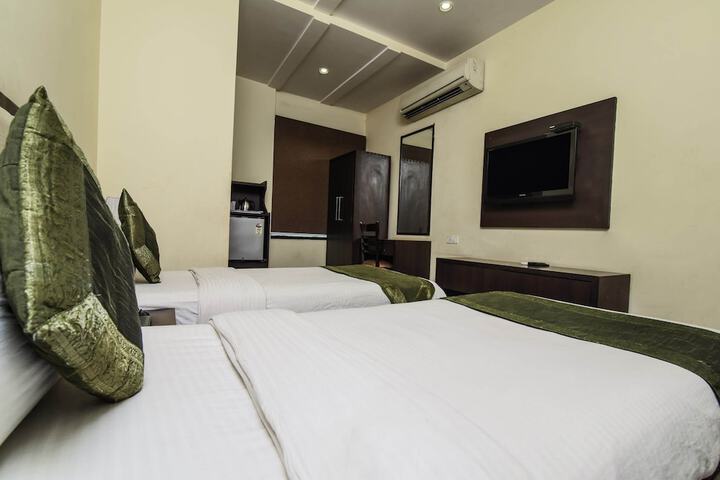 Room 12 of 22