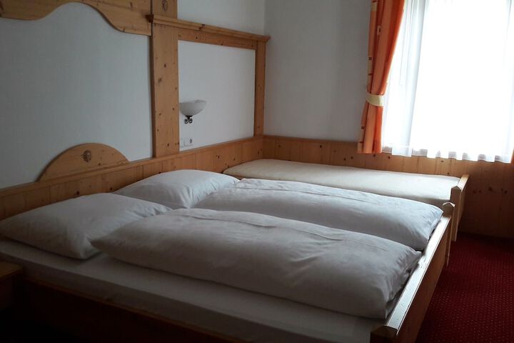 Room 2 of 61