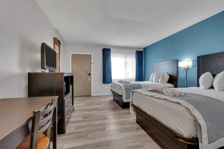2 Double Beds (13 of 16)