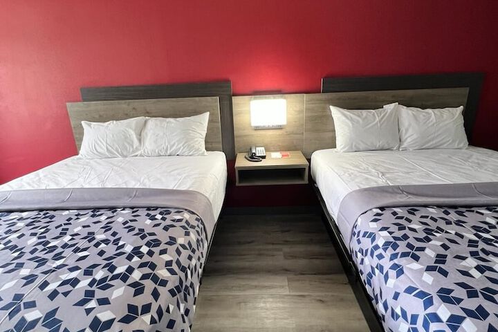 2 Queen Beds (16 of 28)