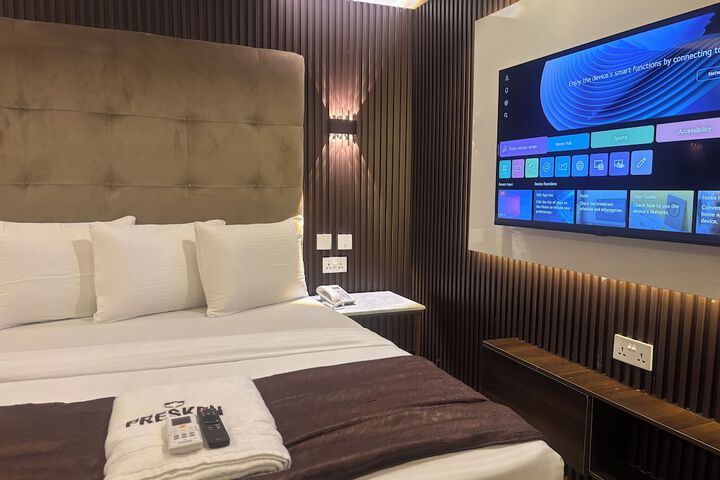 Room 11 of 26