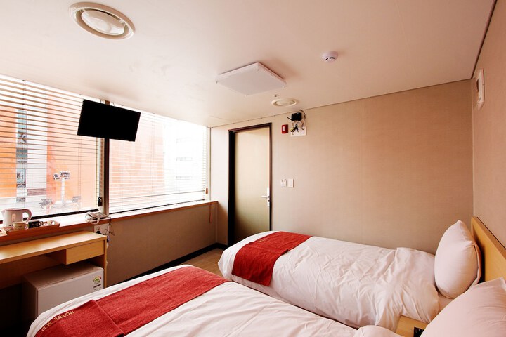 Room 17 of 50