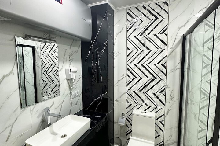 Room 12 of 25