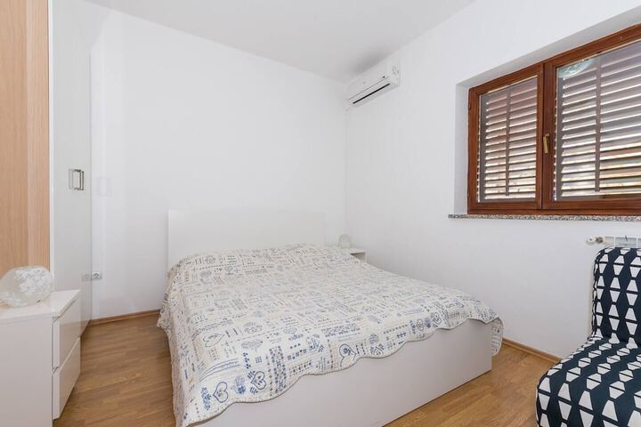 Room 11 of 31