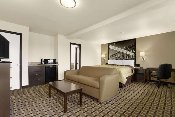 1 King Bed (3 of 5)