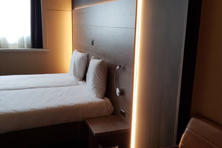Room 12 of 64