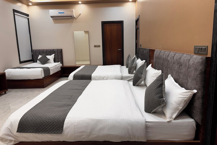 Room 18 of 28