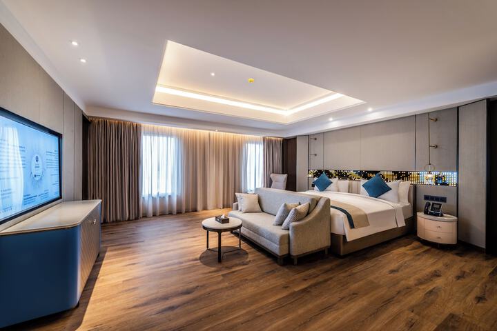 Room 43 of 80