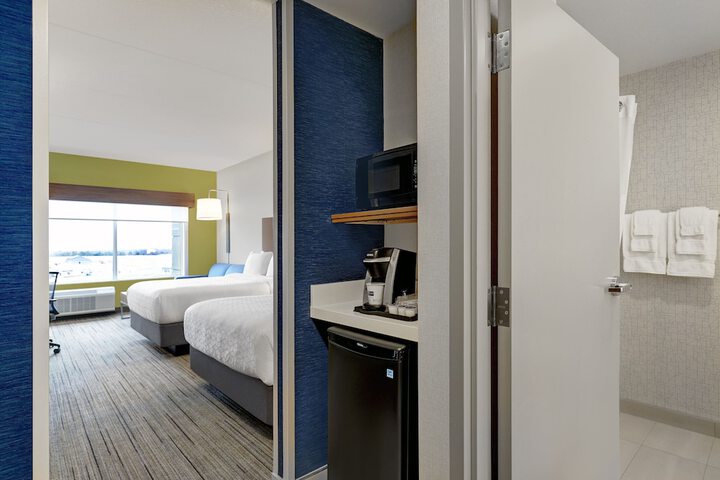 2 Queen Beds (7 of 15)