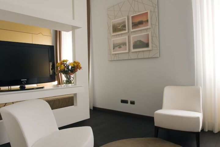 Room 6 of 31