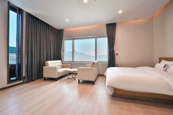 Room 53 of 72