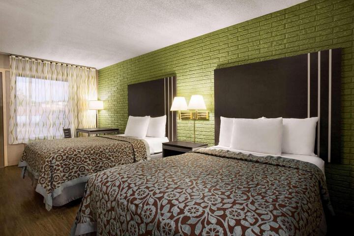 1 King Bed (6 of 7)