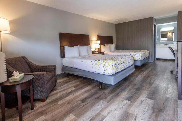 Premium 2 Queen Beds (4 of 18)