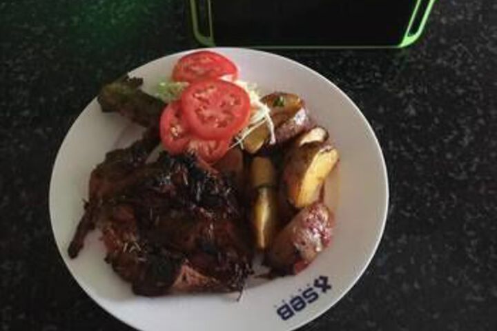 Lounge 4 of 32