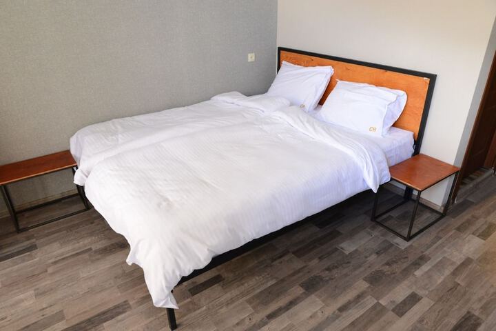 Room 18 of 48