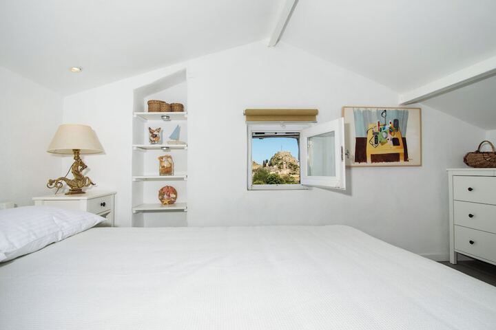 Room 2 of 56