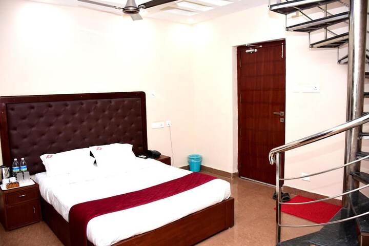 Room 4 of 33