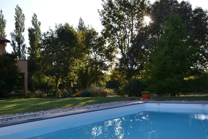 Pool 10 of 15