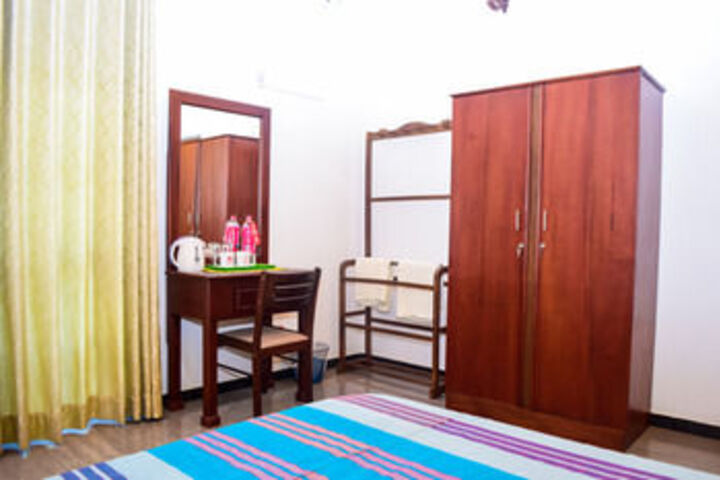 Room 10 of 18