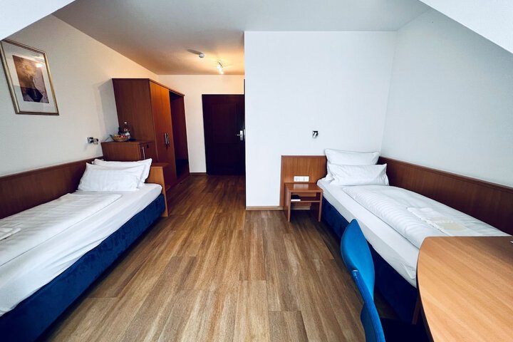 Room 30 of 175