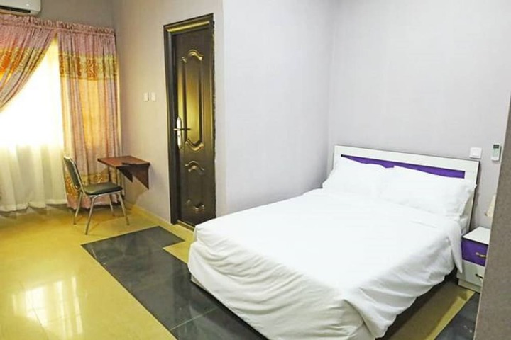 Room 11 of 32