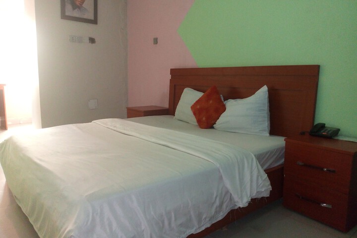 Room 16 of 28