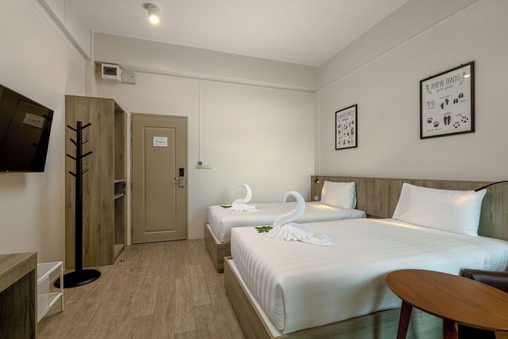 Room 33 of 90