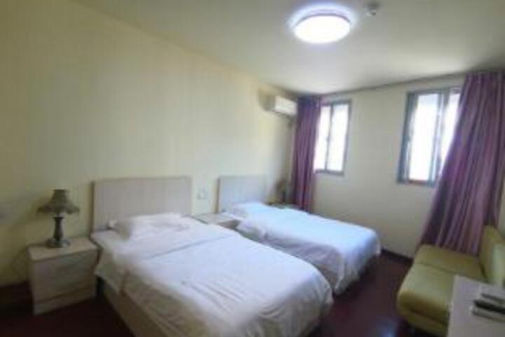 Room 9 of 11