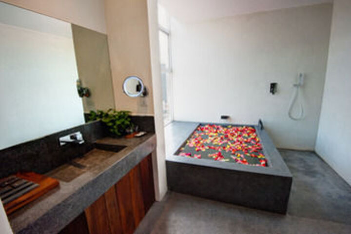 Room 2 of 53