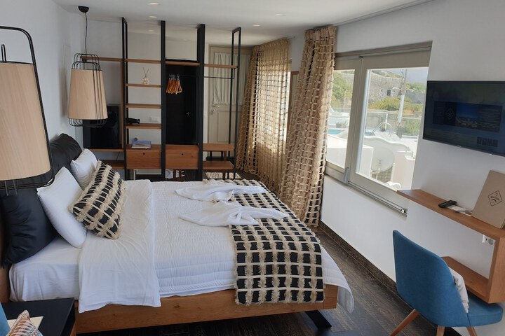 Room 5 of 118