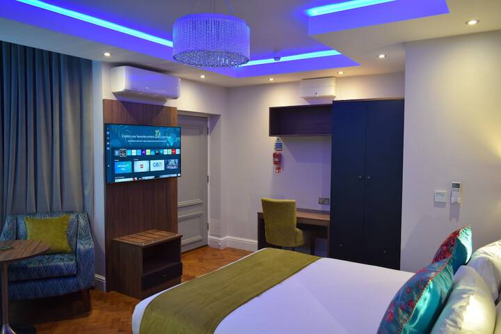 Room 32 of 73