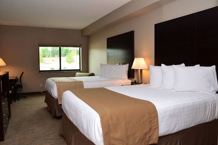2 Queen Beds (3 of 10)