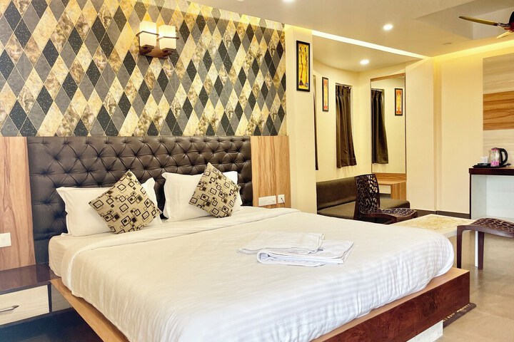 Room 18 of 159