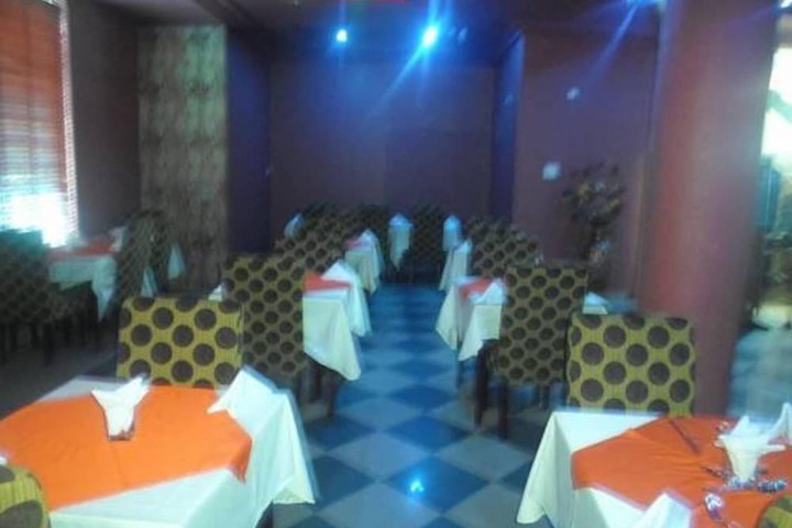 Dining 14 of 21