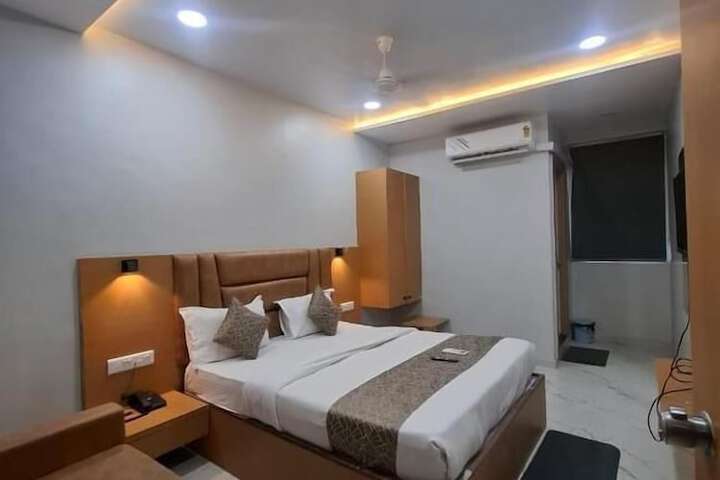 Room 4 of 22