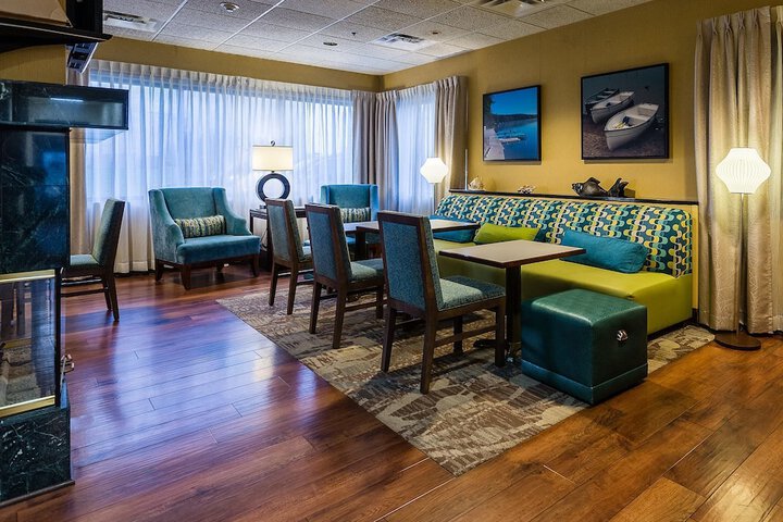 Lobby lounge