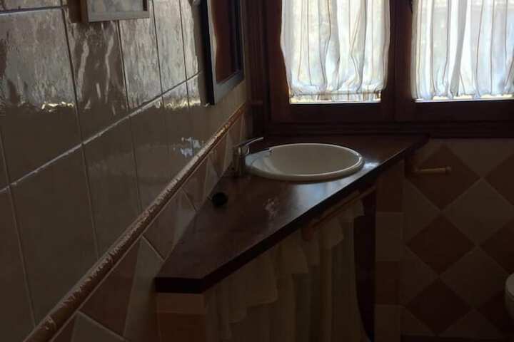 Room 12 of 24