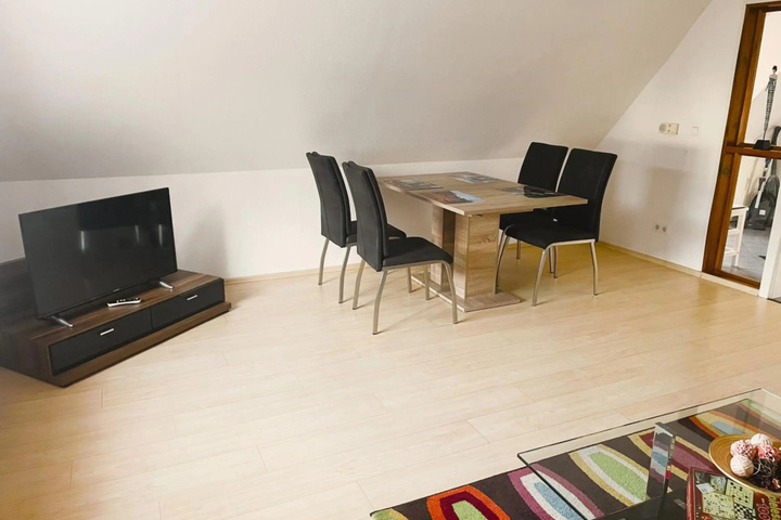 Room 4 of 14
