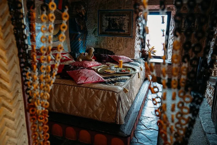 Room 3 of 8