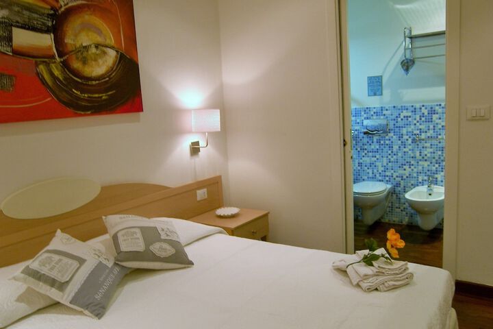 Room 7 of 14