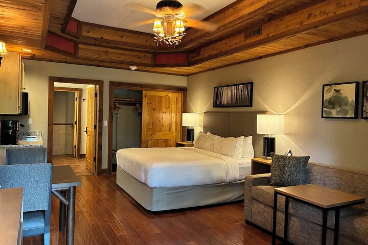 Room 4 of 86