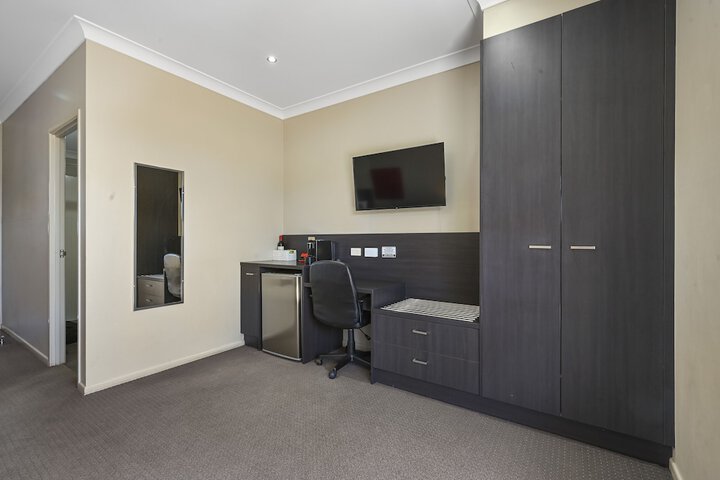 Room 27 of 72