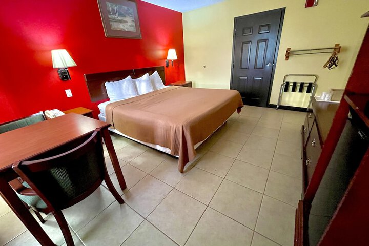 1 King Bed (1 of 9)