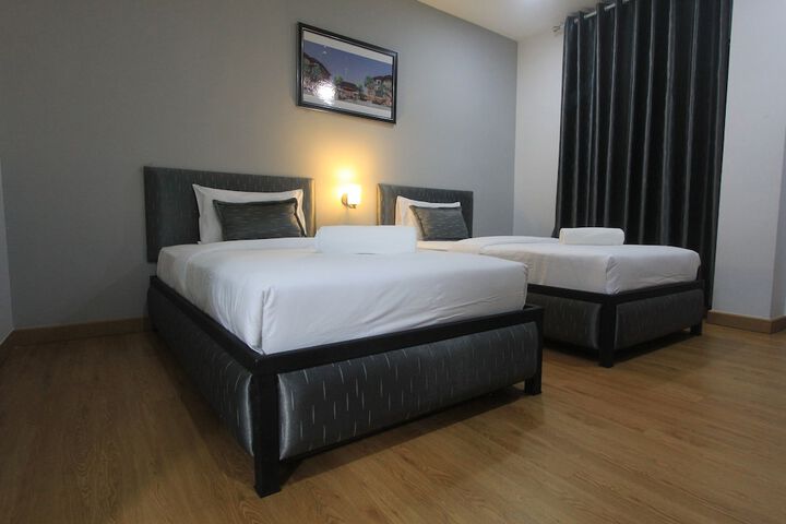 Room 8 of 74