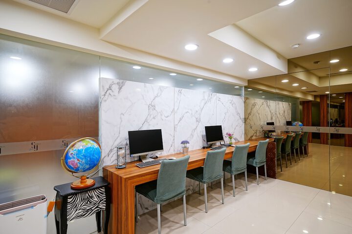 Business Center 57 of 61