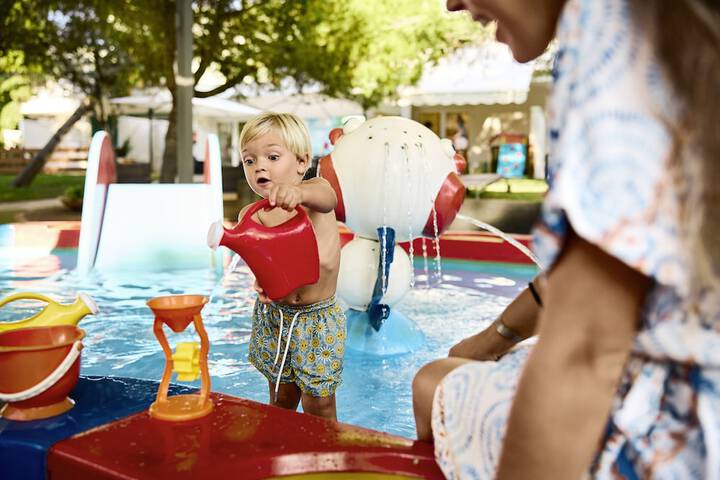 Hotel Pool