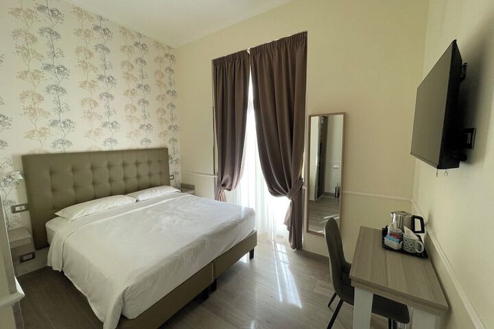 Room 33 of 62