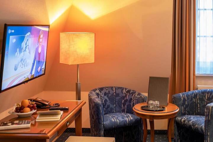 Room 8 of 40