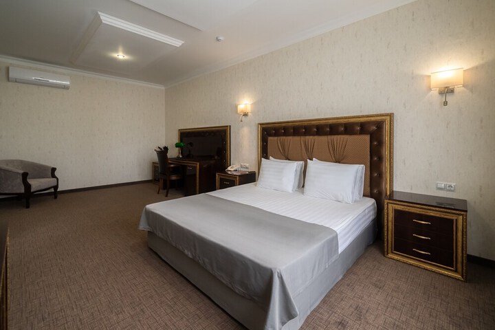 Room 33 of 112